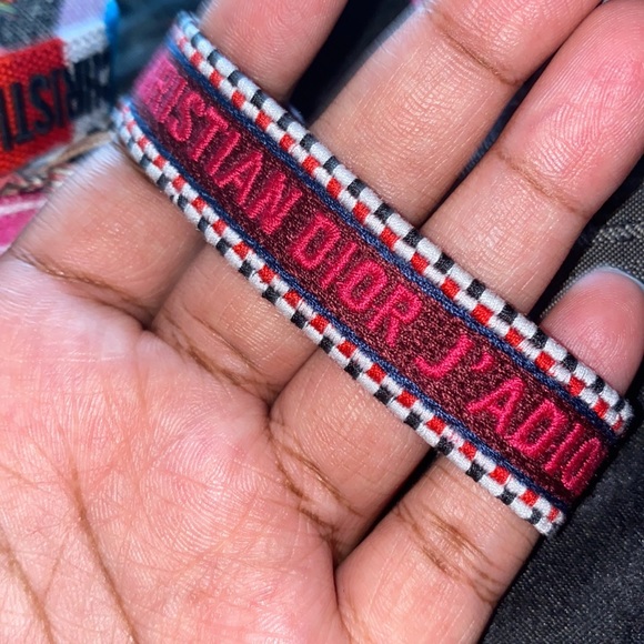 Embroidered bracelets - Picture 7 of 7